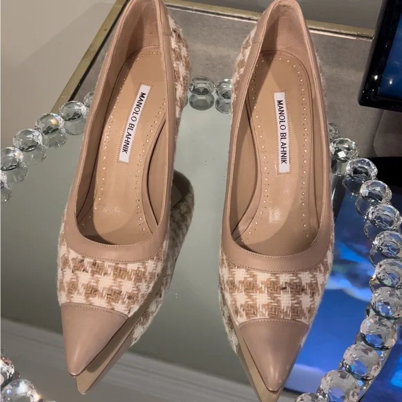 Manolo Blahnik heels! BRAND NEW, NEVER WORN - Picture 3 of 4